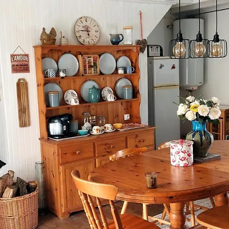 Retreat - Sleeps 8 Near *