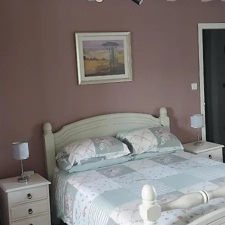 Retreat - Sleeps 8 Near