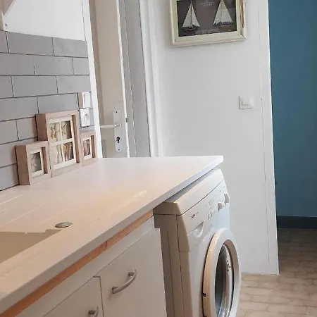 Retreat - Sleeps 8 Near Verneuil