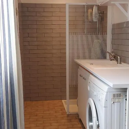 Retreat - Sleeps 8 Near