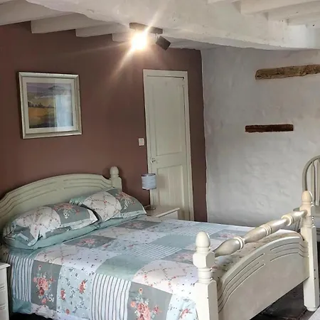 Nyaraló Retreat - Sleeps 8 Near Verneuil