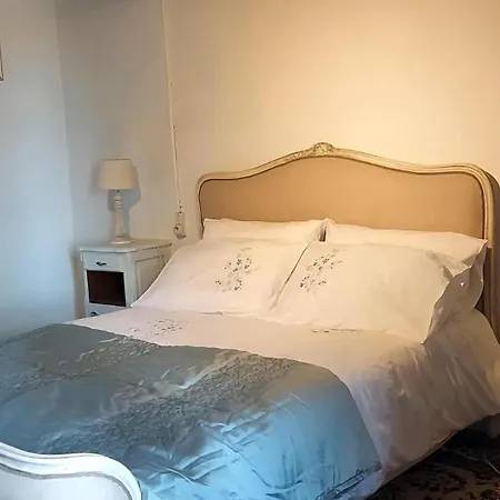 Retreat - Sleeps 8 Near Verneuil