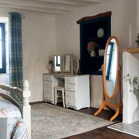 Retreat - Sleeps 8 Near Nyaraló *