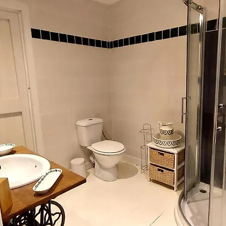 Retreat - Sleeps 8 Near *
