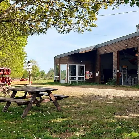 Retreat - Sleeps 8 Near