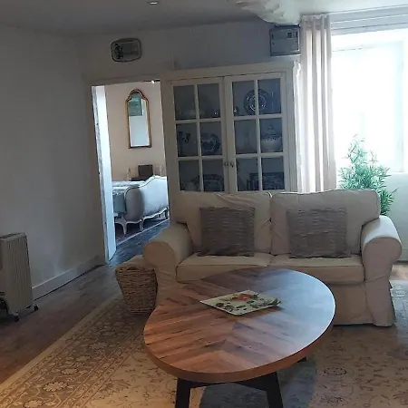 Nyaraló Retreat - Sleeps 8 Near